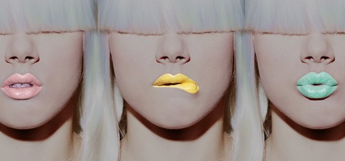Deze natuurlijke lipgloss met cranberry en kokos is ideaal teg...