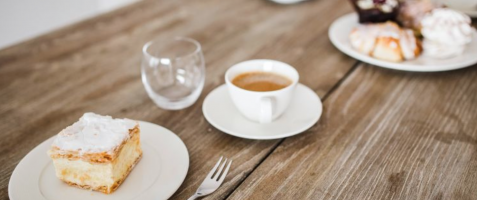 Snaaien op het werk: zoveel calorieën krijg je binnen