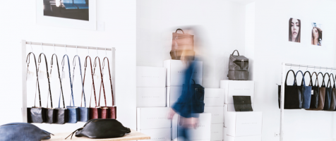 DAPHNY RAES lanceert monogram service in pop-up store