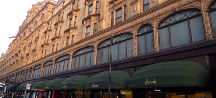 Vrouw spendeert 18 miljoen euro het warenhuis Harrods in Londen