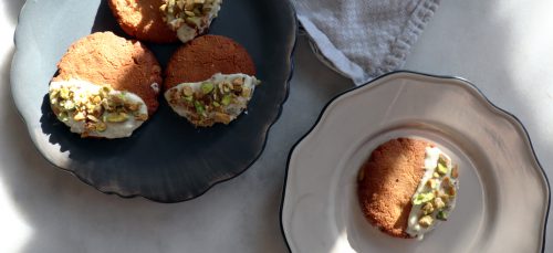 Glutenvrije koekjes met amandelmeel, pistache en witte chocolade