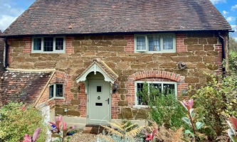 Overnachten in de romantische Rosehill Cottage uit ‘The Holi...