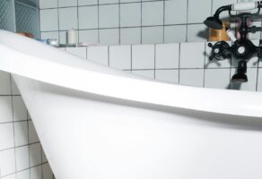 Onweerstaanbare badolie die de huid hydrateert